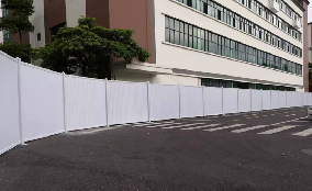 旭東施工圍擋廠家-PVC圍擋在安過程中有哪些特點(diǎn)？