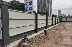 旭東圍擋廠家-彩鋼圍擋板有什么優(yōu)勢？